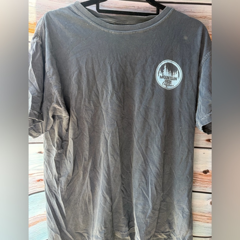 Outfitters Men's Charcoal Tee with Mountain Graphic